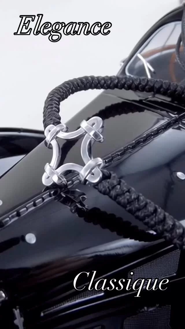 La Croix de Genève dans sa présentation la plus simple, argent 925 et cordon marin noir. 
Conçu et assemblé dans notre atelier carougeois. 
 — Garantie à vie —

#croixdegeneve 
#madeingeneva 
#swissjewelry 
#swissluxury 
#luxurylifestyle